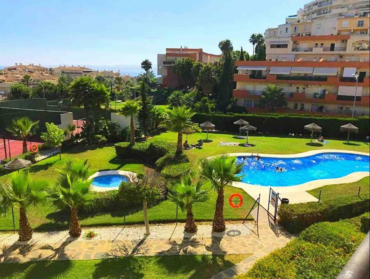 Seaview Apartment With Great Amenities & Facilities Benalmádena Buitenkant foto